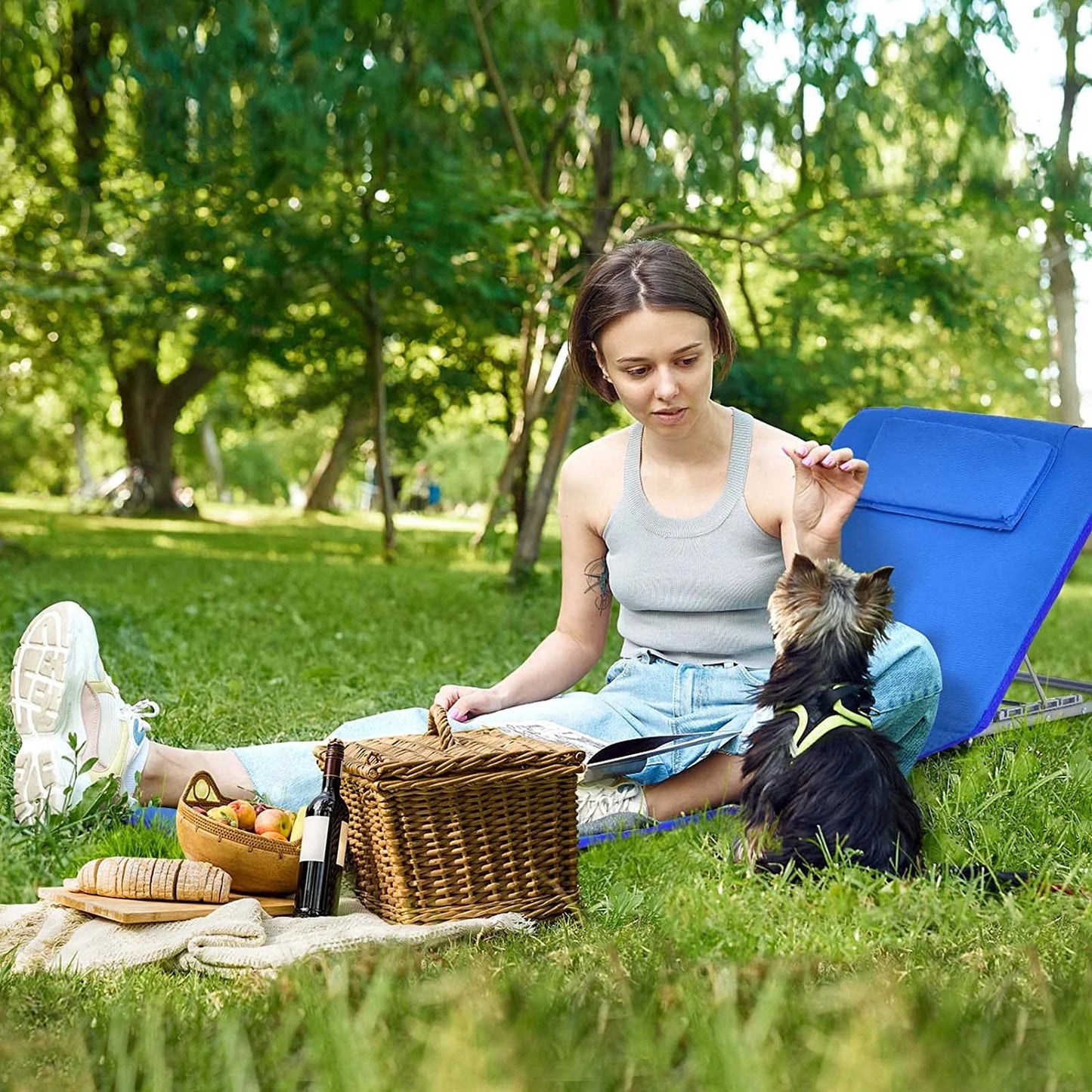 Beach chairs for adults with side table, folding lounge chairs, 5 position adjustable lawn chair for sunbathing, camping, 2-pack set