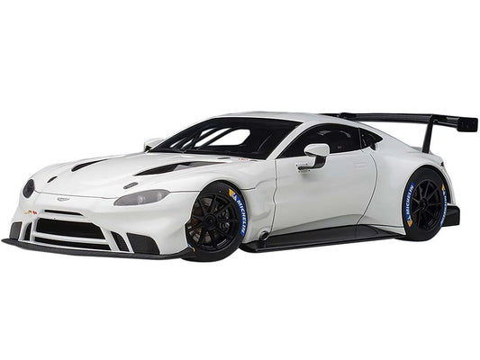 2018 aston martin vantage gte le mans pro white with carbon accents 1/18 model car by autoart